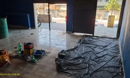 Sala comercial para alugar na Estrada Aníbal da Motta, Parque São José, Belford Roxo por R$ 700