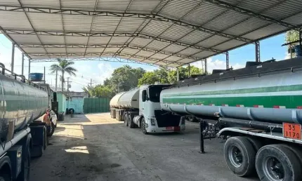 Barracão / Galpão / Depósito com 2 salas à venda na Estrada Velha do Pilar, 9877, Figueira, Duque de Caxias por R$ 750.000