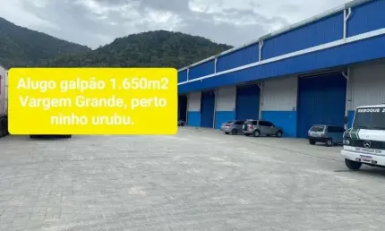Barracão / Galpão / Depósito com 1 sala para alugar na Estrada dos Bandeirantes, Vargem Pequena, Rio de Janeiro por R$ 35.000