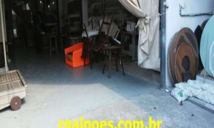Barracão / Galpão / Depósito com 2 salas para alugar na Rodovia Washington Luiz, 543, Santa Cruz da Serra, Duque de Caxias por R$ 5.000