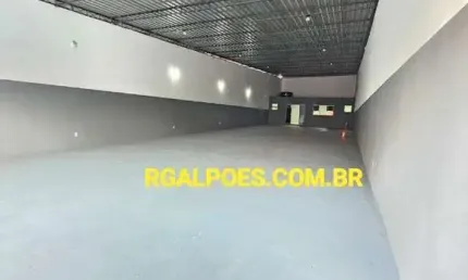 Barracão / Galpão / Depósito com 2 salas para alugar na Avenida Brasil, 243, Bangu, Rio de Janeiro por R$ 8.500