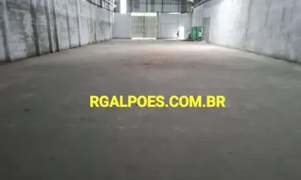 Barracão / Galpão / Depósito com 2 salas para alugar na Avenida Almeida Garret, 324, Figueira, Duque de Caxias por R$ 8.000