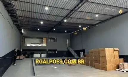 Barracão / Galpão / Depósito com 1 sala para alugar na Rua Mandina, 3322, Curicica, Rio de Janeiro por R$ 10.000