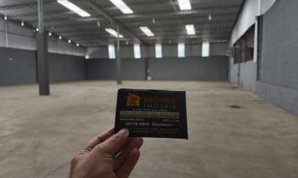 Barracão / Galpão / Depósito com 2 salas para alugar na Avenida Brasil, 432, Coelho Neto, Rio de Janeiro por R$ 60.000