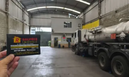 Barracão / Galpão / Depósito com 2 salas para alugar na Alameda Dois de Novembro, 222, Saracuruna, Duque de Caxias por R$ 6.000