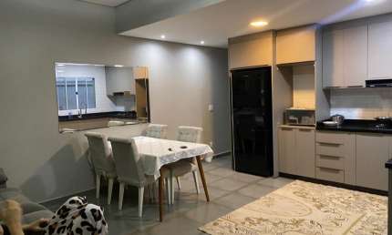 Linda Casa Térrea Nova Jaguari 3 quartos, sendo 1 suíte e 2 Vagas de Garagem