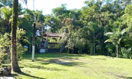 Bela chácara de 5.000m², com piscina em itanhaém, no jardim aguapeú!