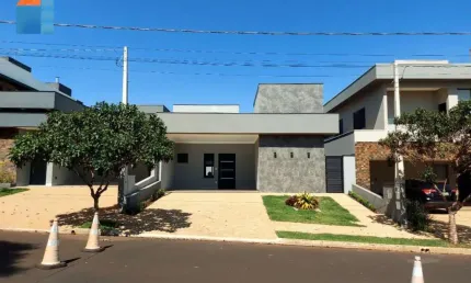 Encantadora Casa 3 Suítes, piscina, Villa Romana II, frente a praça