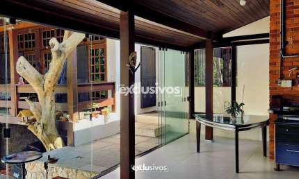 Casa Térrea Averbada no Bairro Floresta – 3 Suítes uma com Hidro, Energia Solar, Salão de Festas e Piscina | Próxima à BR-101