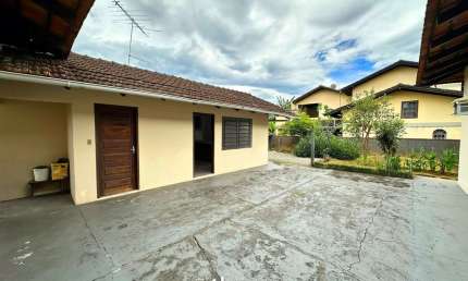 Casa plana em terreno de 750 m² à venda no bairro Glória por R$ 980.000,00