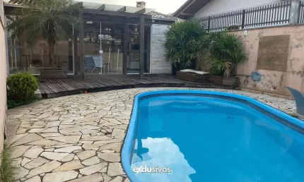 Casa com 5 quartos à venda no Iririú, Joinville 
