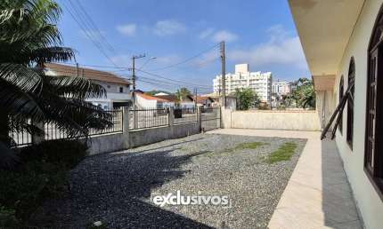 Oportunidade Imperdível: Casa plana com 1 suíte mais 4 quartos à venda no Costa e Silva por R$ 700.000,00