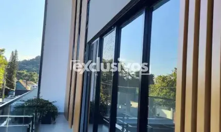 Casa Triplex de Luxo à Venda no América - Joinville | 3 Suítes, 3 Vagas, R$ 2.248.000