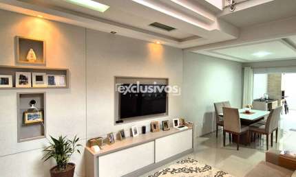Lindo sobrado com 1 suíte mais 2 dormitórios com 150m² privativos à venda em Joinville/SC