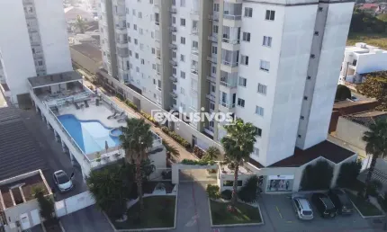 Cobertura plana de 130m² privativos com 1 suíte mais 2 dormitórios, terraço e 2 vagas no Saguaçu por R$ 843.000,00*