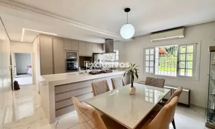 Casa a venda no bairro Glória com 1 suíte mais 2 quartos por R$2.500.00,00
