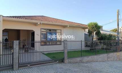 Casa à venda no bairro Guanabara em Joinville,  com 3 quartos sendo uma suíte por R$780.000,0