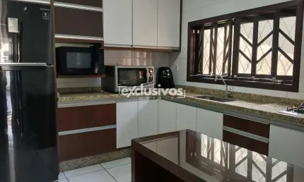 Casa plana com 1 suíte mais 2 quartos à venda no bairro Bom Retiro em Joinville - SC por R$ 880.000,00.