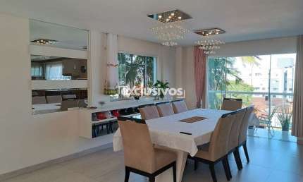 Casa alto padrão   à venda no Iririú com 3 quartos sendo uma suíte, e 2 demi suítes por R$1.490.000,00