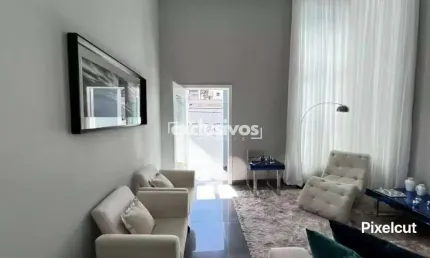 A casa tem 264 M2 MOBILIADA NO VILA NOVA CONDOMÍNIO QUINTE ESSENCE.