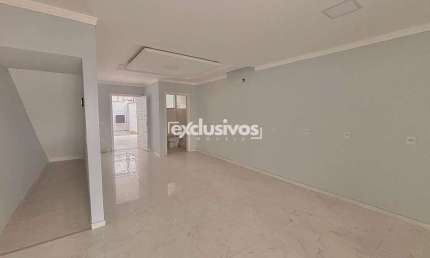Espetacular sobrado no Costa e Silva com muito espaço por 835 mil