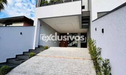 Sobrado geminado alto padrão com 3 amplas suítes à venda no bairro Glória