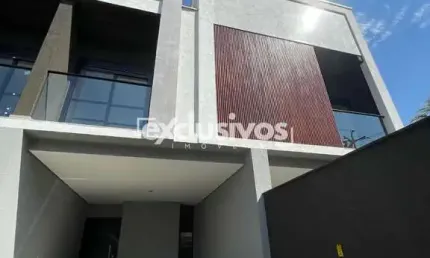 Imperdível! Sobrado com 1 suíte mais 2 quartos no Anita Garibaldi por R$ 650.000,00
