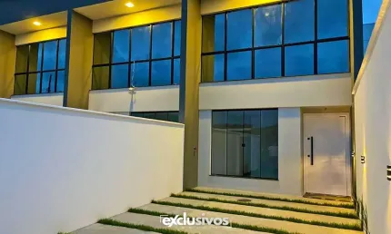 Sobrado diferenciado com 3 quartos, sendo 1 suíte e 2 vagas de garagem no Boa Vista