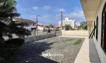 Oportunidade Imperdível: Casa plana com 1 suíte mais 4 quartos à venda no Costa e Silva por R$ 700.000,00