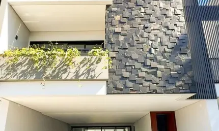 Casa triplex  com 3 suítes a venda no bairro gloria em joinville