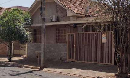 Casa com 2 dormitórios à venda, 115 m² por R$ 350.000,00 - Centro - Barretos/SP