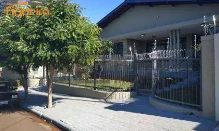 Casa com 3 dormitórios, 275 m² - venda por R$ 750.000,00 ou aluguel por R$ 4.400,00/mês - Primavera - Barretos/SP