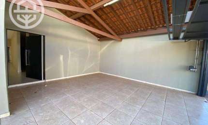 Excelente casa à venda com 3 dormitórios, próximo a Avenida Frade Monte