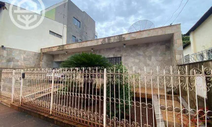Casa com 3 dormitórios à venda, 175 m² por R$ 750.000,00 - Centro - Barretos/SP
