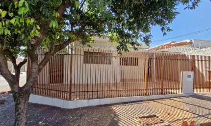 Casa térrea com 03 dormitórios à venda no bairro Parque Industrial - São José do Rio Preto/SP