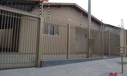 Casa térrea 03 dormitórios com suíte para locação no bairro Jardim Mugnani - São José do Rio Preto/SP