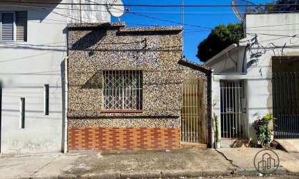 Casa com 2 quartos à venda na Dom José Gaspar, 21, Vila Santana, Sorocaba por R$ 180.000