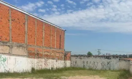Terreno à venda na Rua Américo Figeuiredo, 222, Jardim Simus, Sorocaba por R$ 648.000