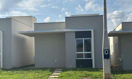 Casa em condomínio fechado com 2 quartos à venda na Avenida Três de Março, 2025, Aparecidinha, Sorocaba por R$ 450.000