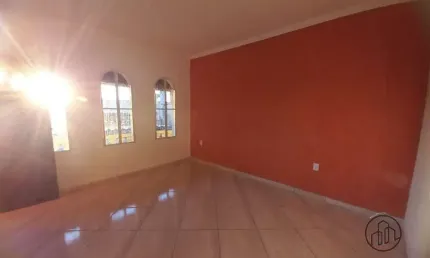 Casa com 4 quartos para alugar na Araraquara, 760, Jardim Leocádia, Sorocaba por R$ 2.700