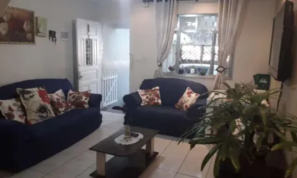 Casa com 2 quartos à venda no Parque Bitaru, São Vicente  por R$ 388.000