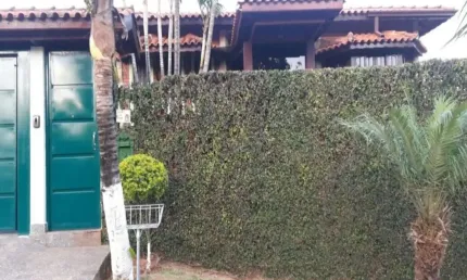 Casa com 3 quartos à venda no Bosque das Arapongas, Serra Negra  por R$ 900.000