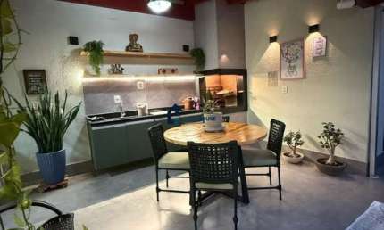 Sobrado com 3 quartos, sendo 2 suítes, Residencial Jardins, Bom Clima, Cuiabá