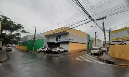 Salão Comercial para Alugar em Cuiabá - Centro-Sul - 360m² -