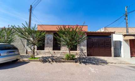 Casa de vila para venda com 4 quartos, sendo 2 suítes, 328m²
