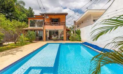 Sobrado para venda com 4 quartos, sendo 2 suítes, 454m²