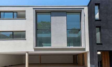 Casa em condomínio para venda com 4 quartos, sendo 4 suítes, 686m²