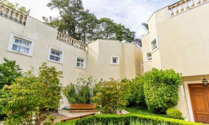 Casa em condomínio para venda com 4 quartos, sendo 4 suítes, 533.45m²