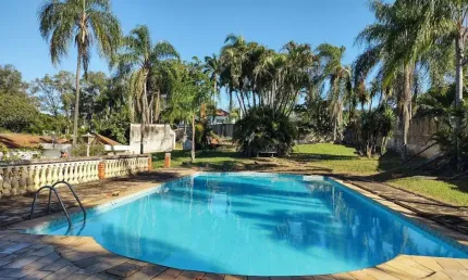 Casa tipo para venda com 5 quartos, sendo 1 suíte, 422.4m²