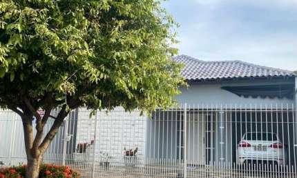 Casa tipo para venda com 2 quartos, sendo 1 suíte, 97m²
